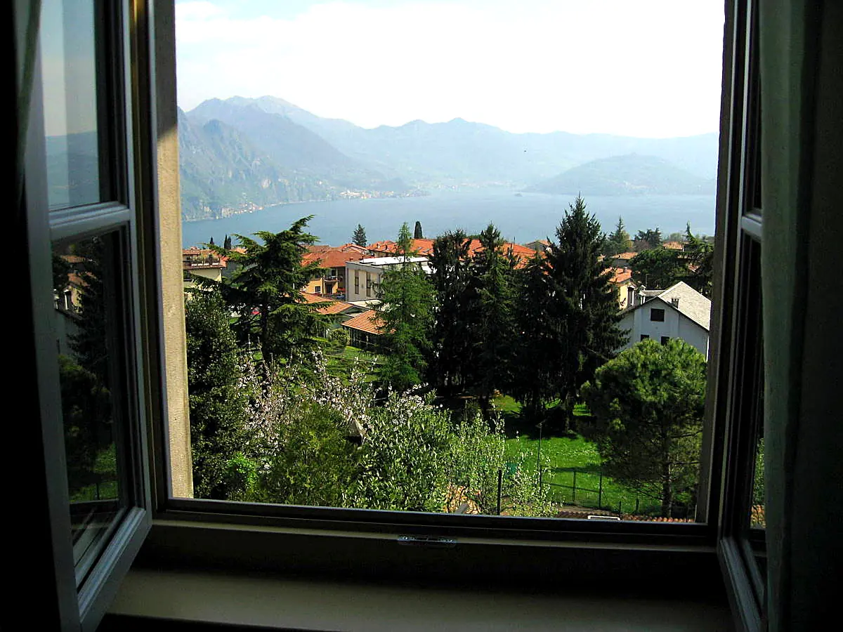 Il lago visto dalla camera